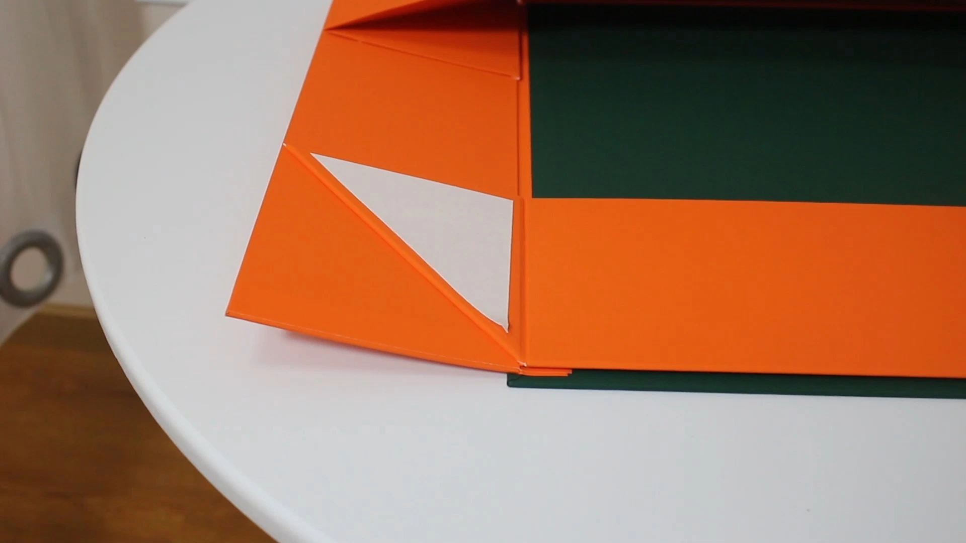 Geschenkbox, faltbar, flach, Versand, starre Box, Prägung, UV-Druck 1