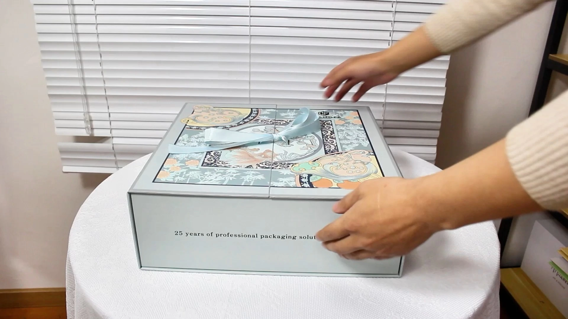 Vgl. Einteilige Bandklappermagnet-Geschenkbox 1