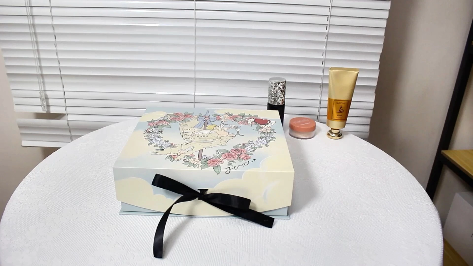 CF Cosmetic Clamshell Magnetbox mit Spiegel 1