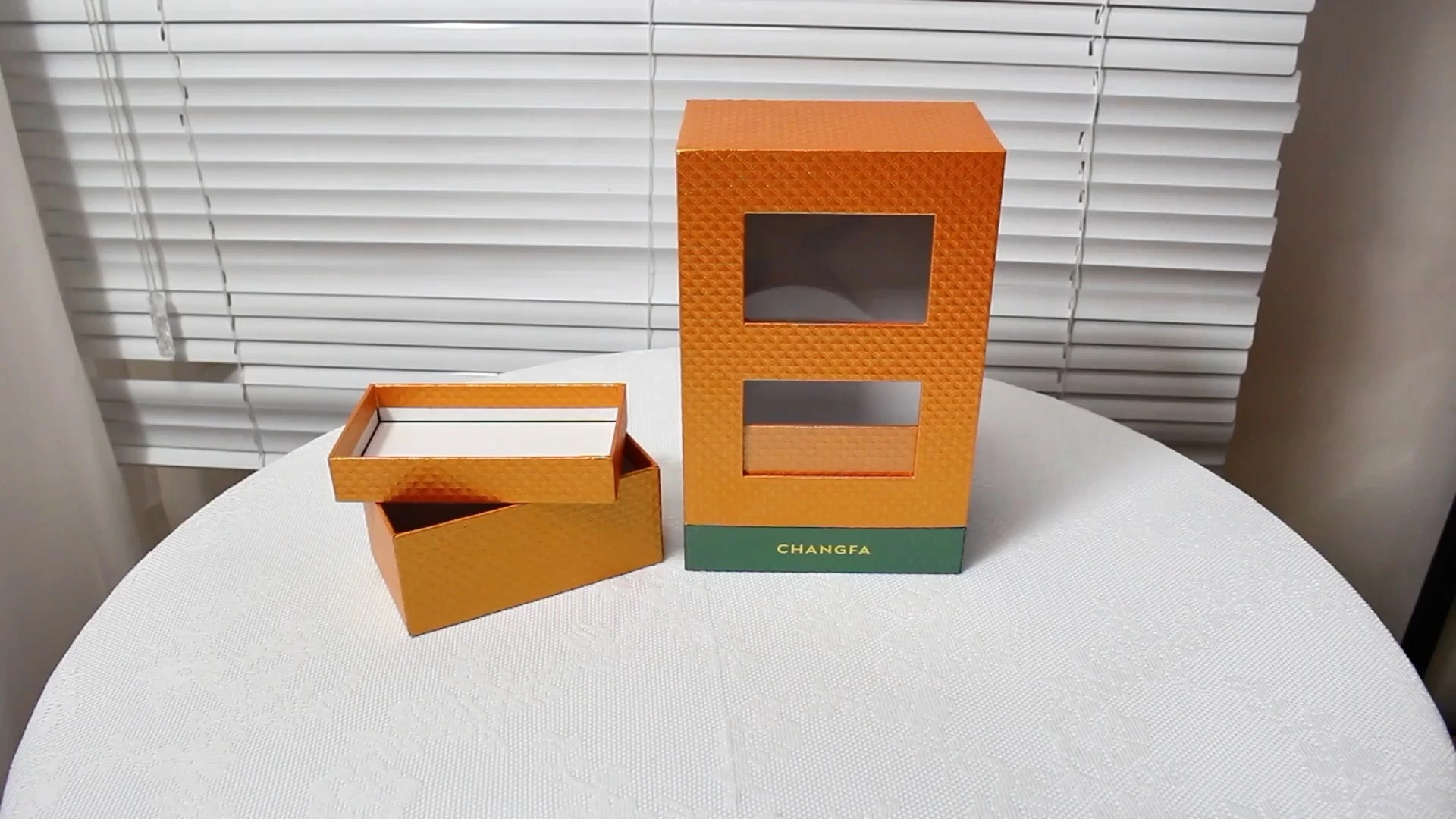 CF-Geschenkbox mit abnehmbarem Deckel und Fenster 1