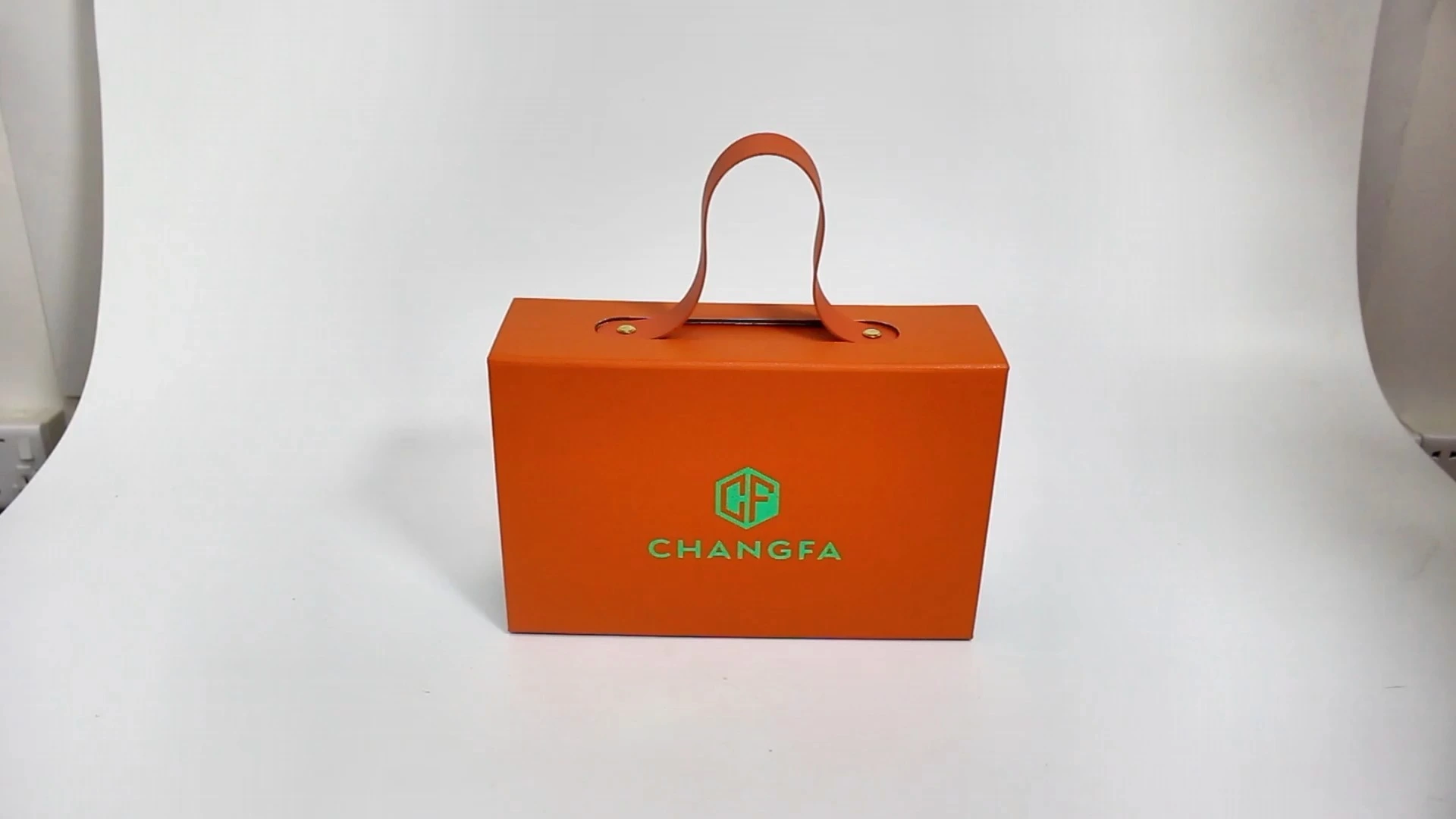 CF Einteilige, faltbare magnetische Geschenkbox mit Griff 1