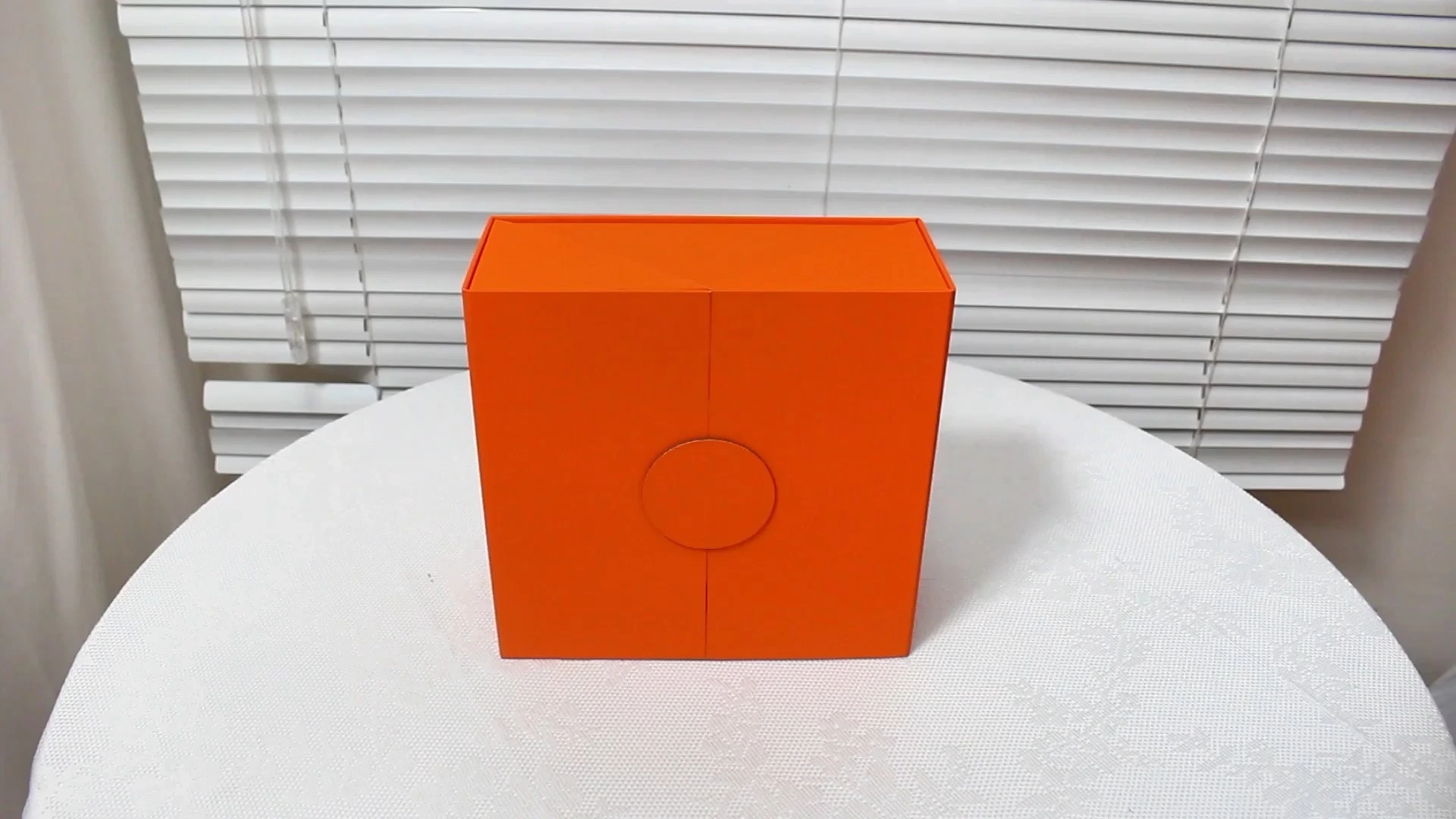 Vgl. Einteilige doppelte magnetische Geschenkbox mit zwei Türen 1