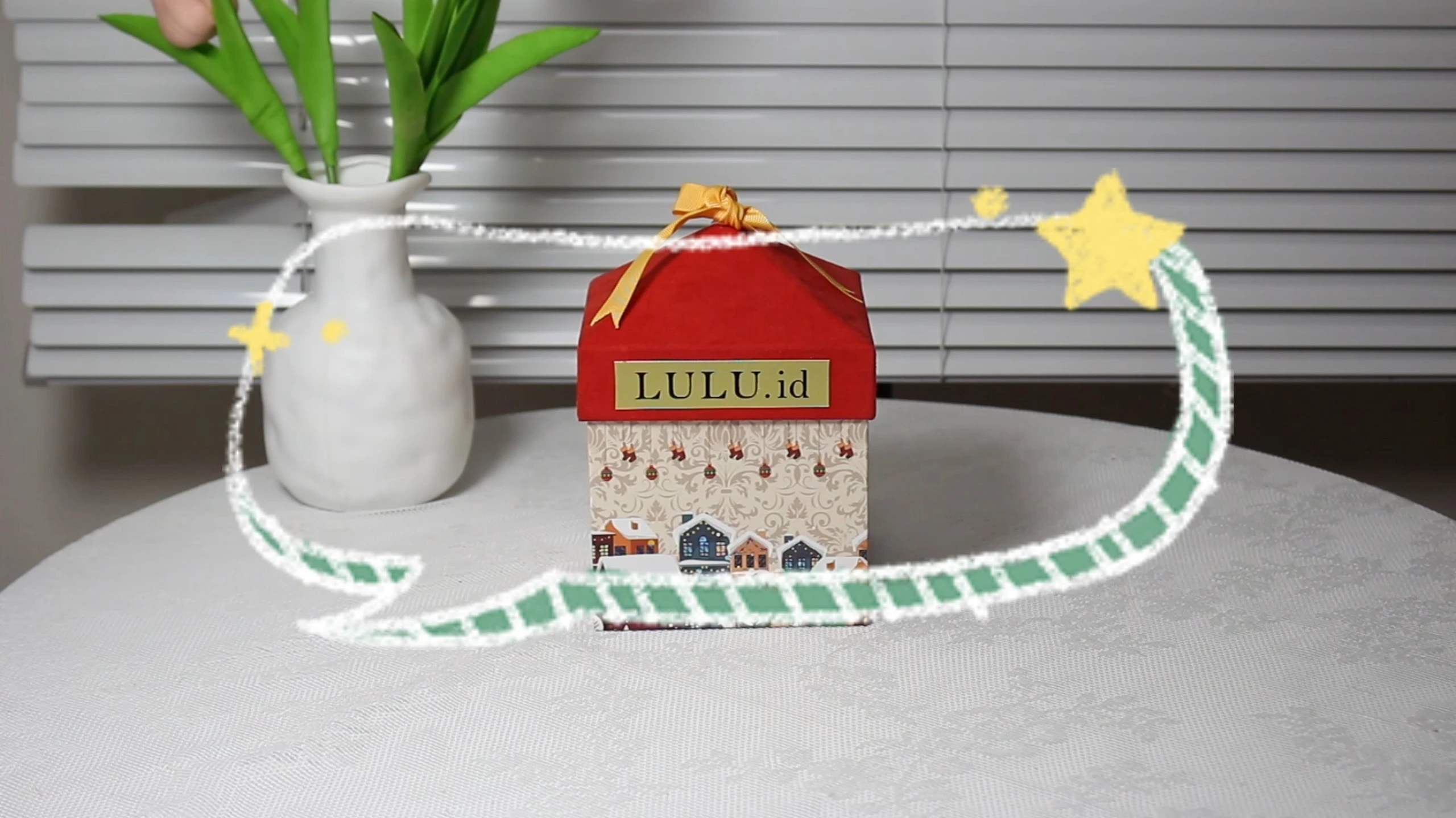 Cajas de regalo de papel elegantes de alta gama con temática navideña de CF, forma cuadrada, con cordón en relieve y revestimiento UV para regalos navideños. 1