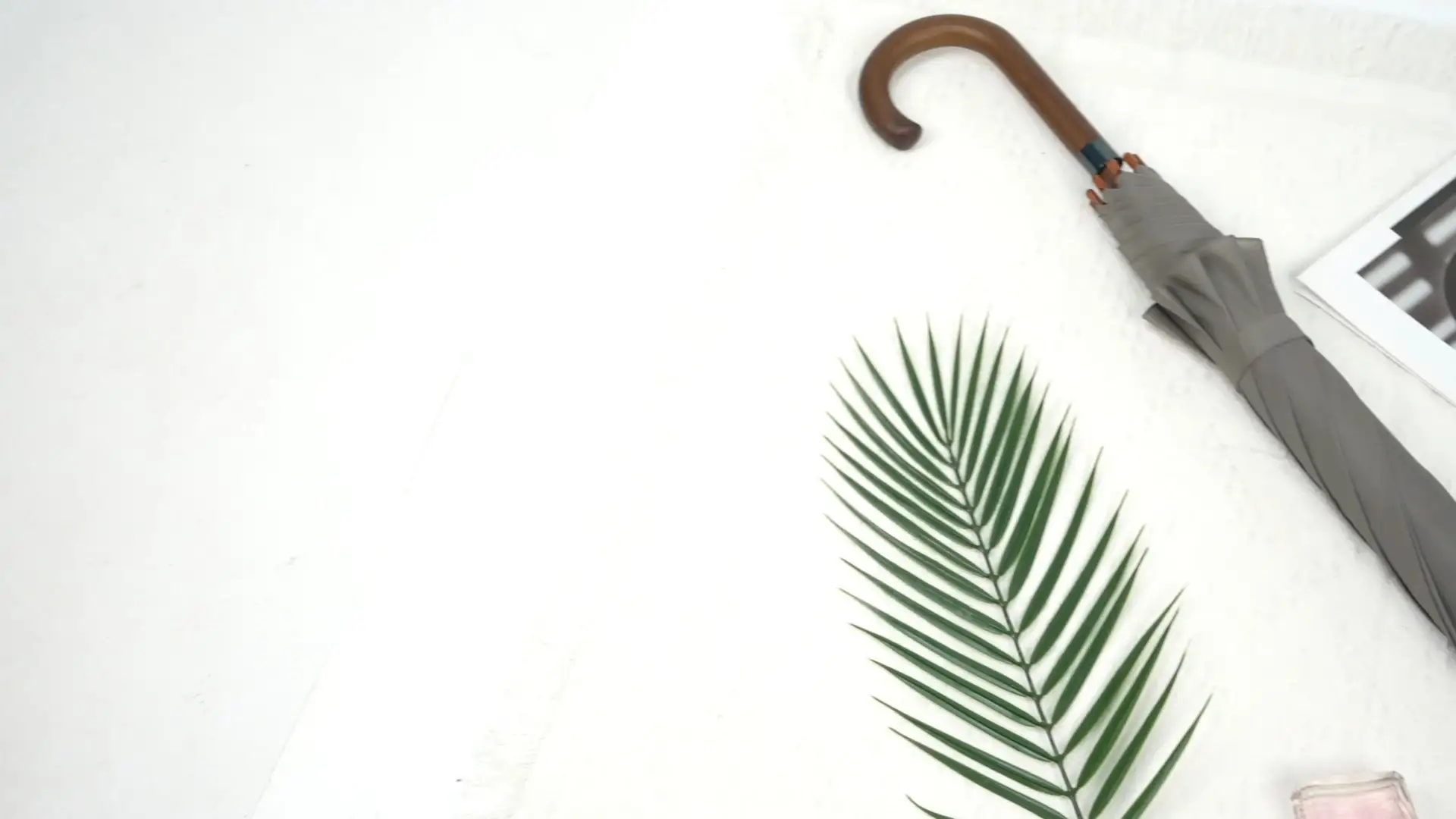 Caballero inglés vintage de 23 pulgadas J de madera j paraguas con diseño minimalista de apertura automática para lluvia sola para regalo 1