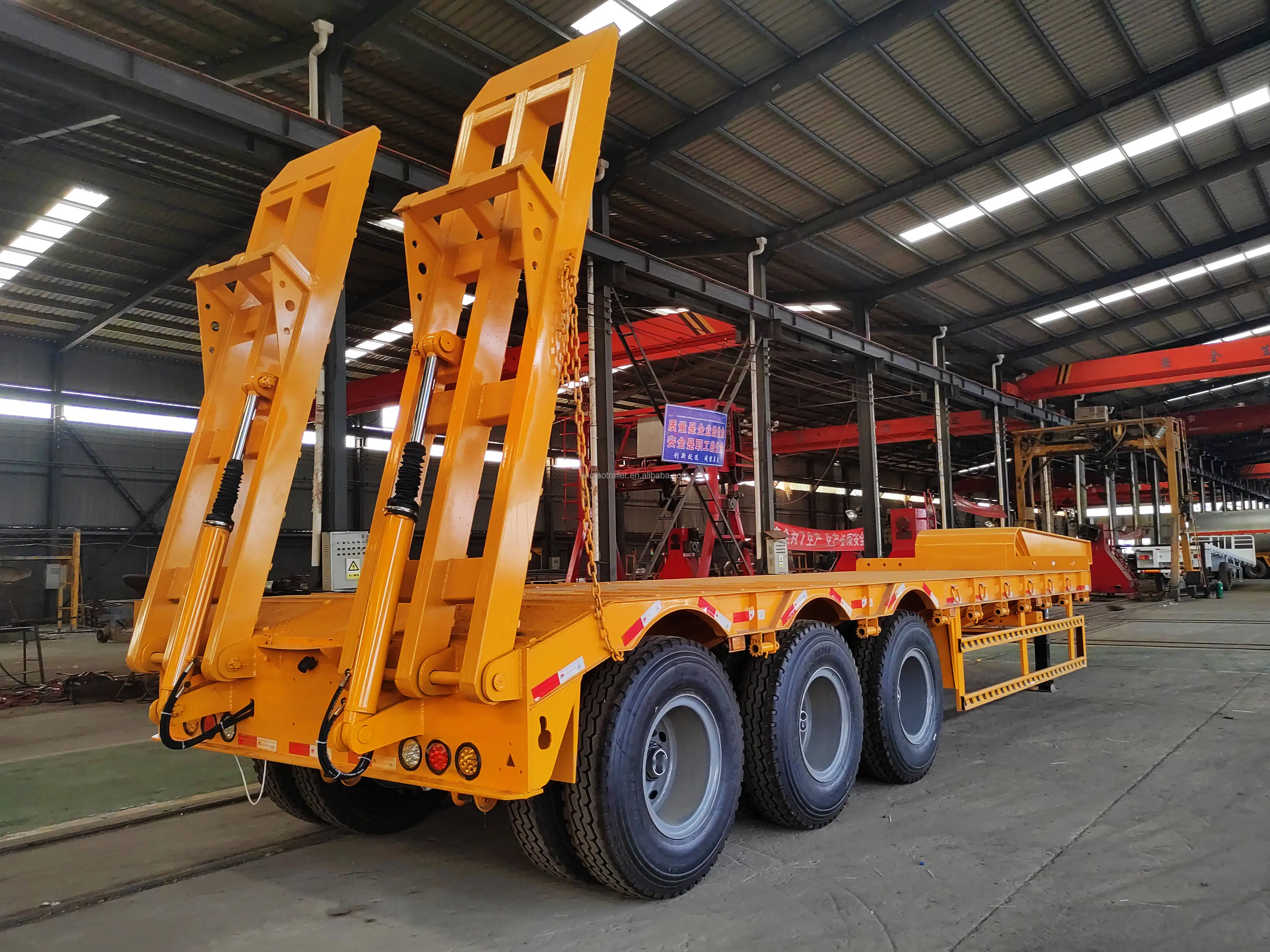 80t Low Boy Low Bed Trailer 3 المحور 4 المحور 6