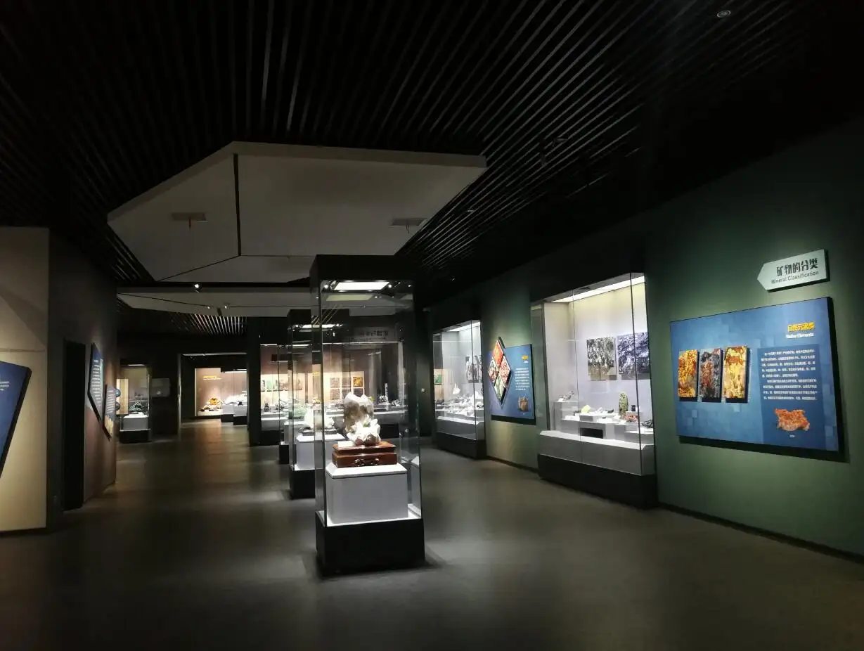 LUXE Showcases Commercial Glass Cabinets 1.Free Design; 2.Value-added Services(provided Free Solution Concept); 3.Installation Instruction; 4. Take Measurements; 5. Professional After-sale Service Commercial Glass CabinetsSupply 5