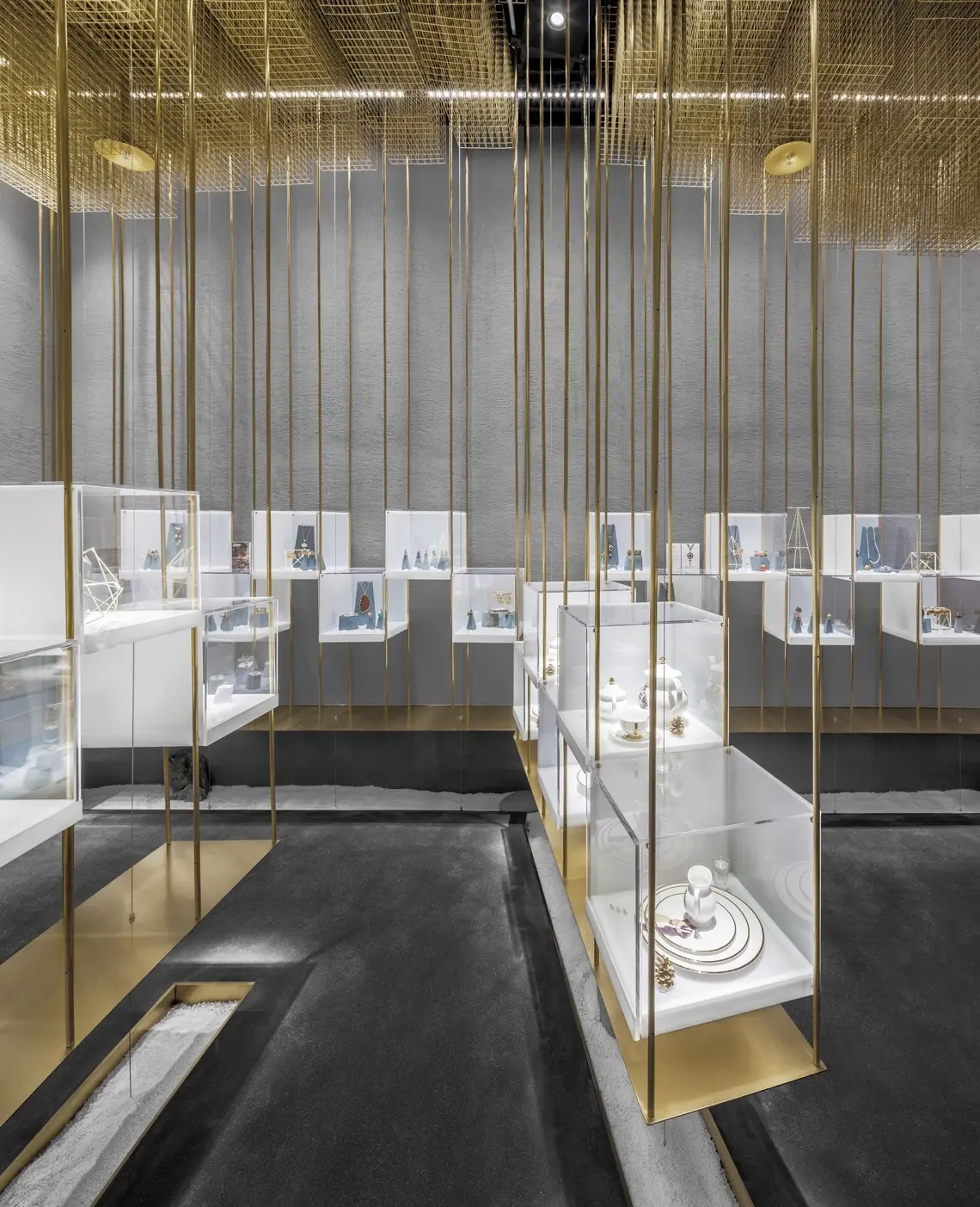 LUXE Showcases Display Showcase Suppliers 1.Free Design; 2.Value-added Services(provided Free Solution Concept); 3.Installation Instruction; 4. Take Measurements; 5. Professional After-sale Service Display Showcase SuppliersManufacturers 2