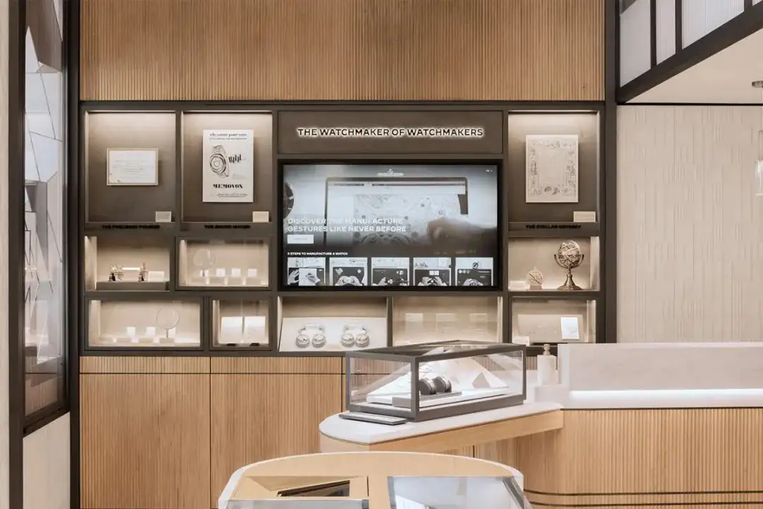 Glass Display Case Manufacturers Manufacturer by LUXE Showcases 3