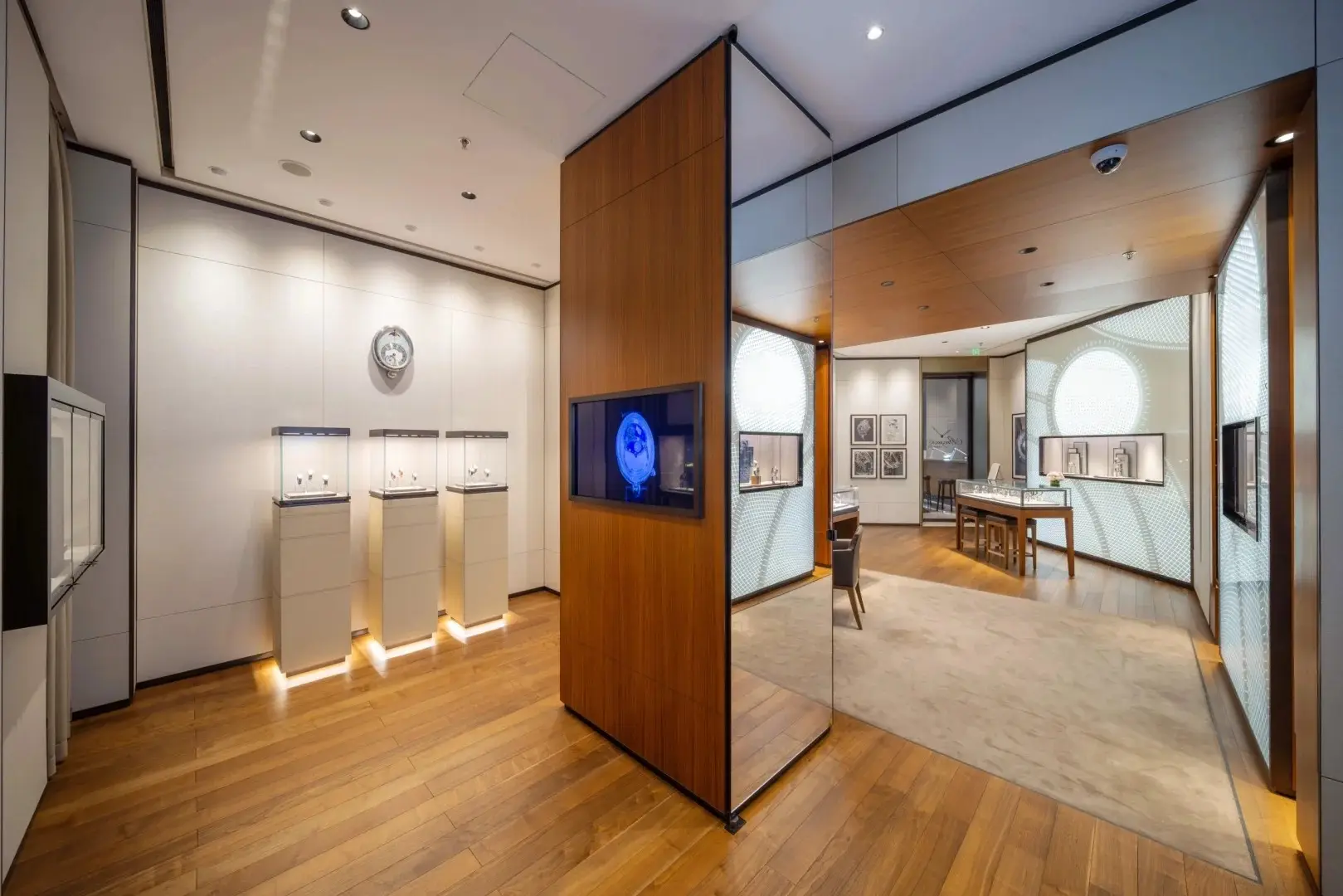Retail Display Cabinet Retail Shop by LUXE Showcases 6