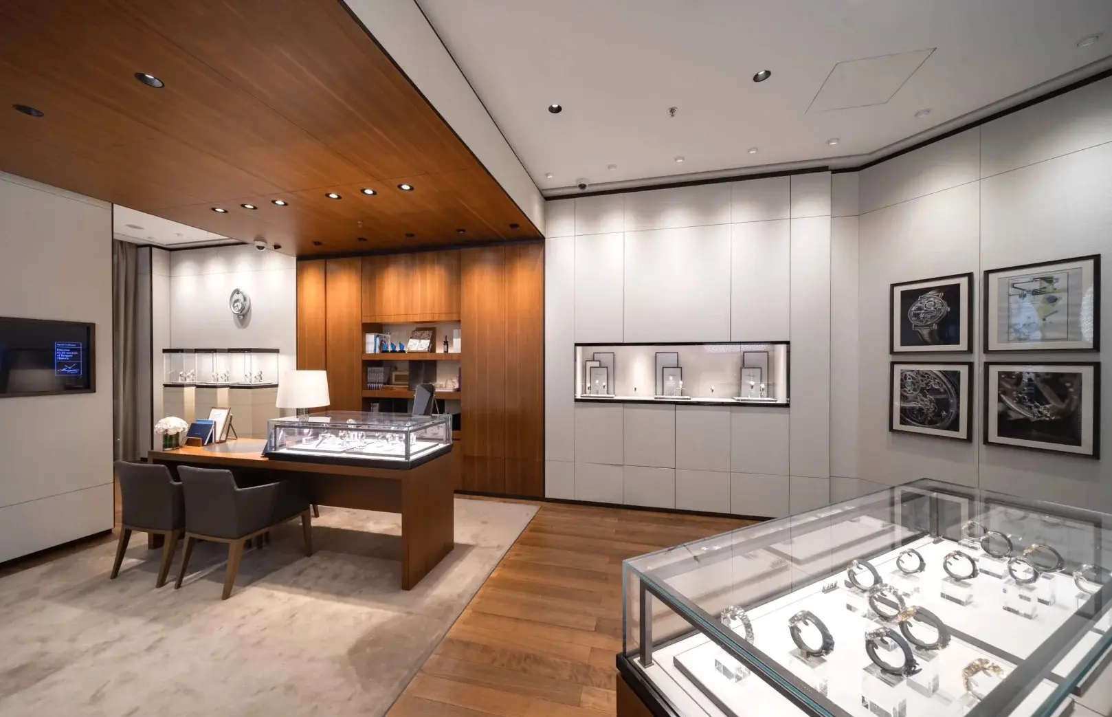 Retail Display Cabinet Retail Shop by LUXE Showcases 5