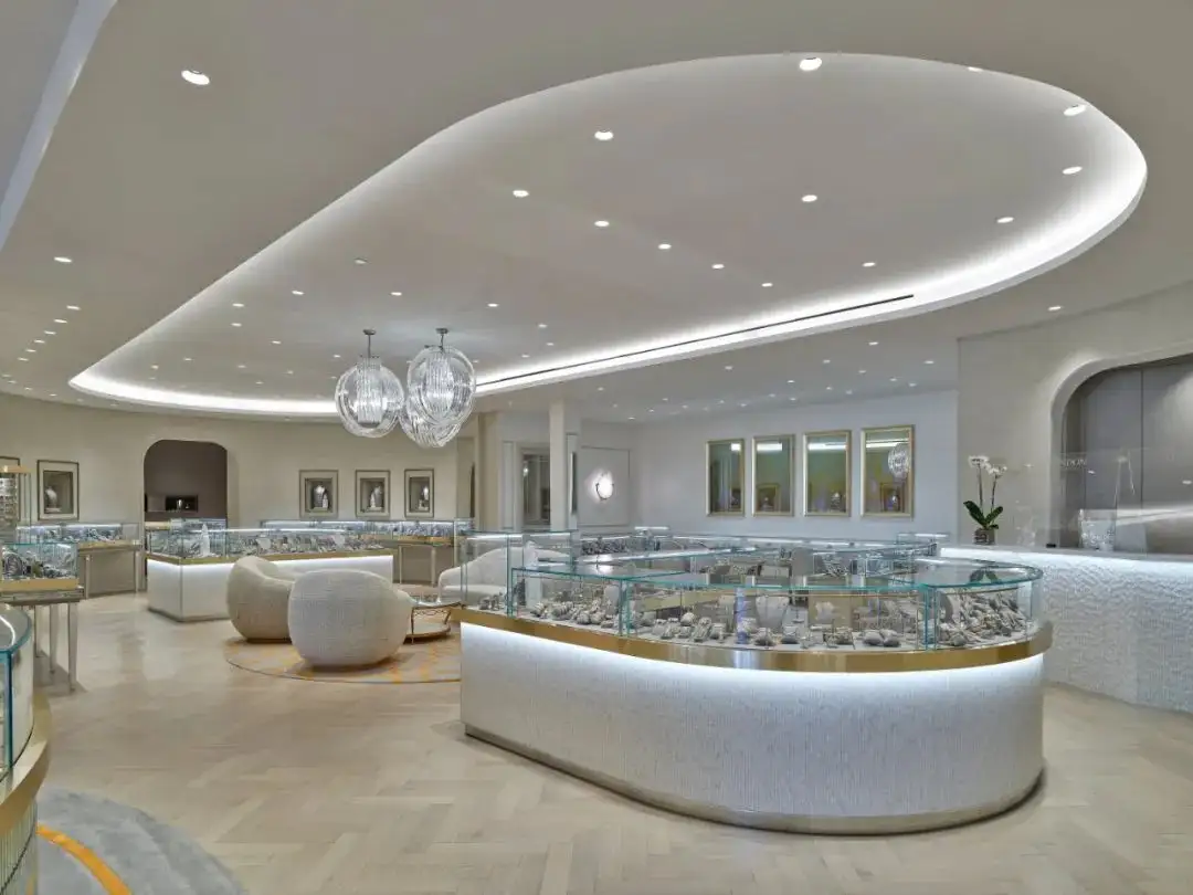 Shining Spotlight: Exploring The Beauty Of Jewelry Showcases 1
