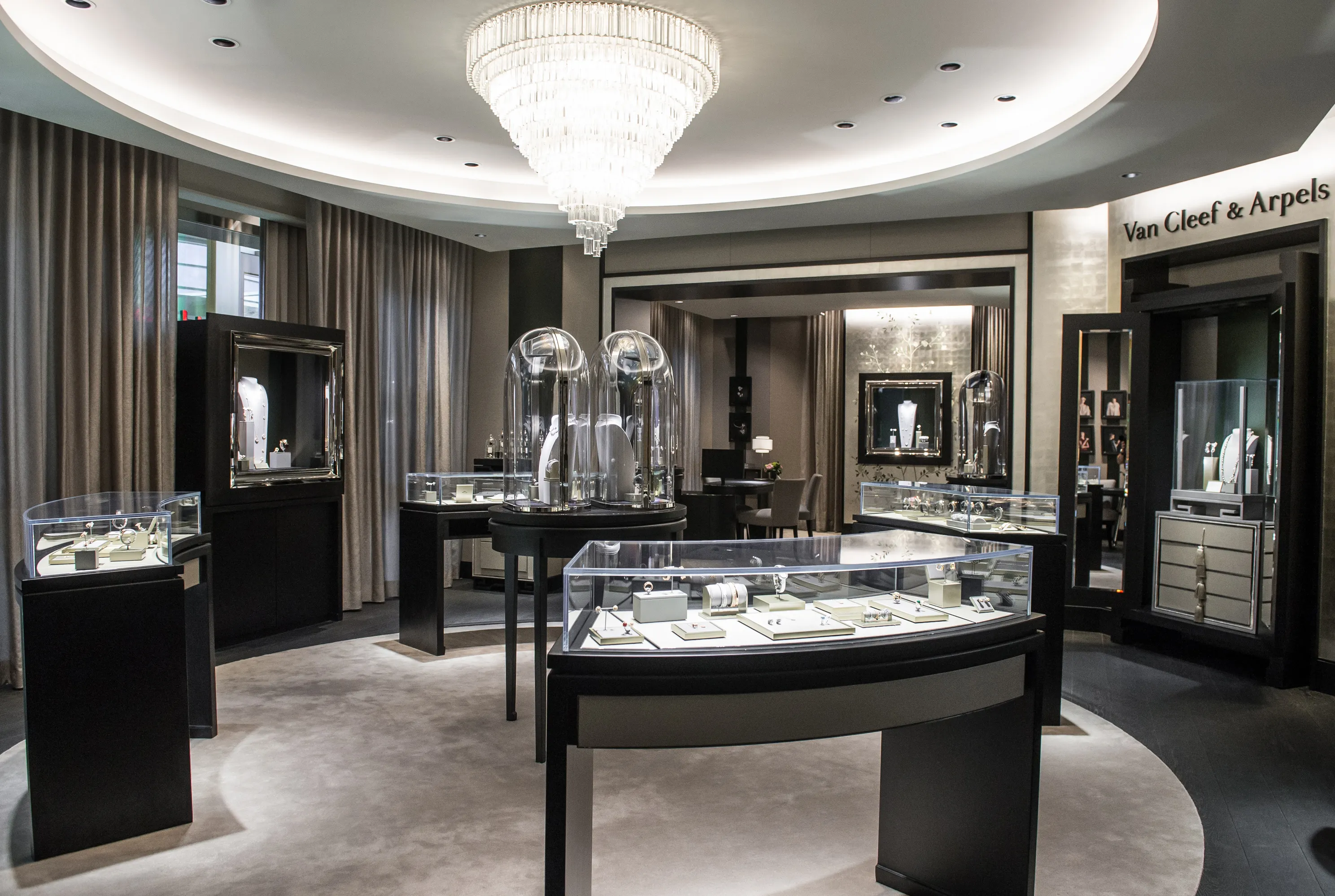 Custom Retail Showcase Display Supply 4