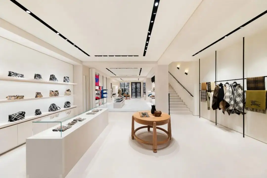 Display Showcase for Shop Manufacturer by LUXE Showcases 3
