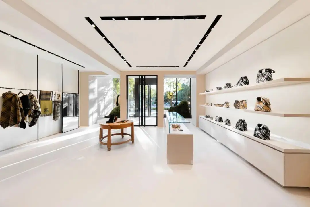 Display Showcase for Shop Manufacturer by LUXE Showcases 6