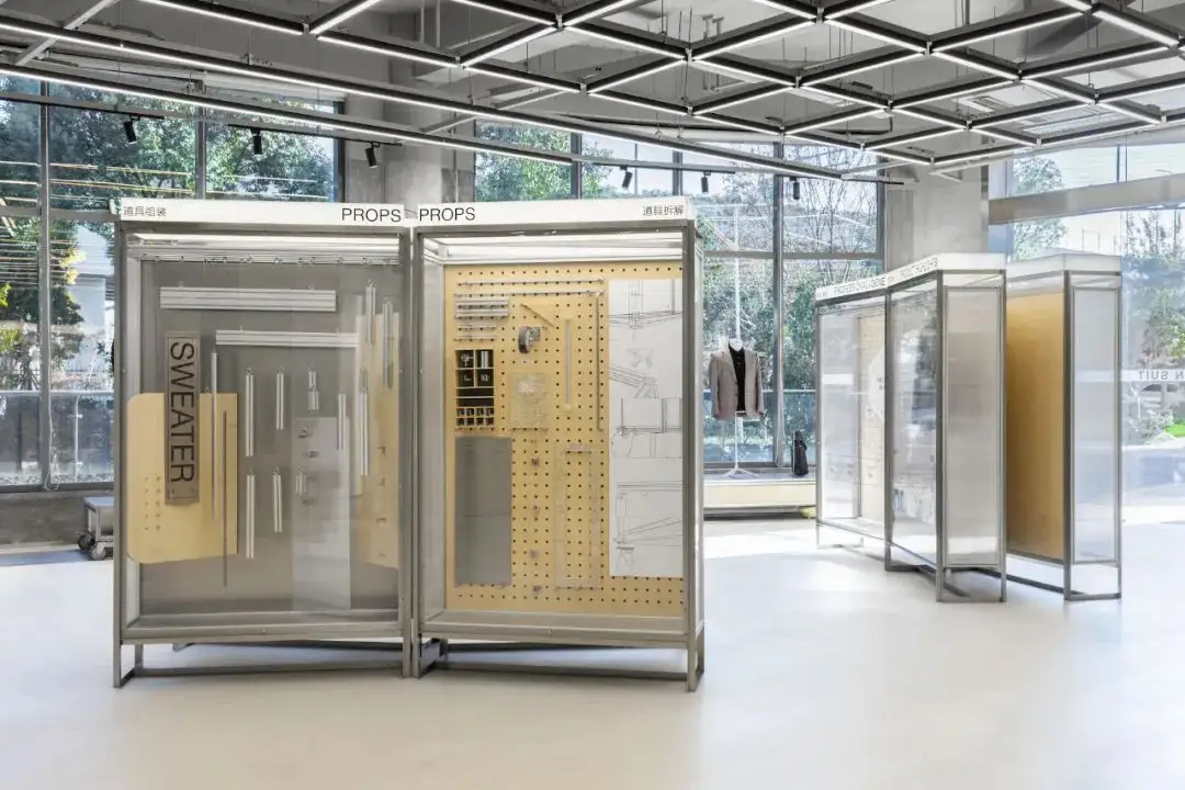 Glass Showcase Display Cabinet Factory 1.Free Design; 2.Value-added Services(provided Free Solution Concept); 3.Installation Instruction; 4. Take Measurements; 5. Professional After-sale Service 4