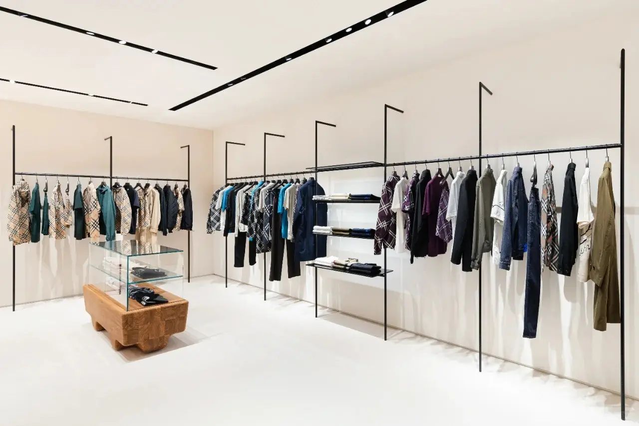 For Businessglass Display Case Manufacturers High-End Luxury Clothing Showcases R&D Designer-lighting Designer-soft Fitting Designer and Display Designer) 4