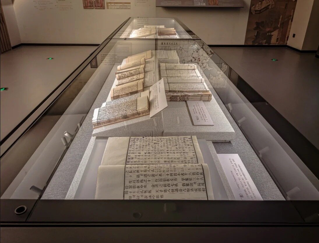 Fábrica de exhibición de vitrinas de vidrio de vitrinas de museo personalizadas 6