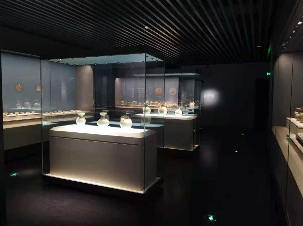El museo personalizado exhibe vitrinas de vidrio independientes sin marco exquisitas 3