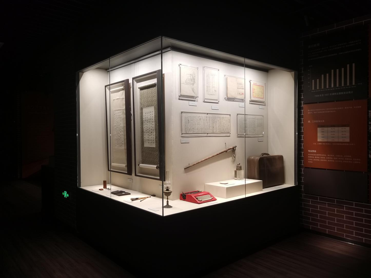 Empresa de exhibición de museo de vidrio de escritorio clásico personalizado 4