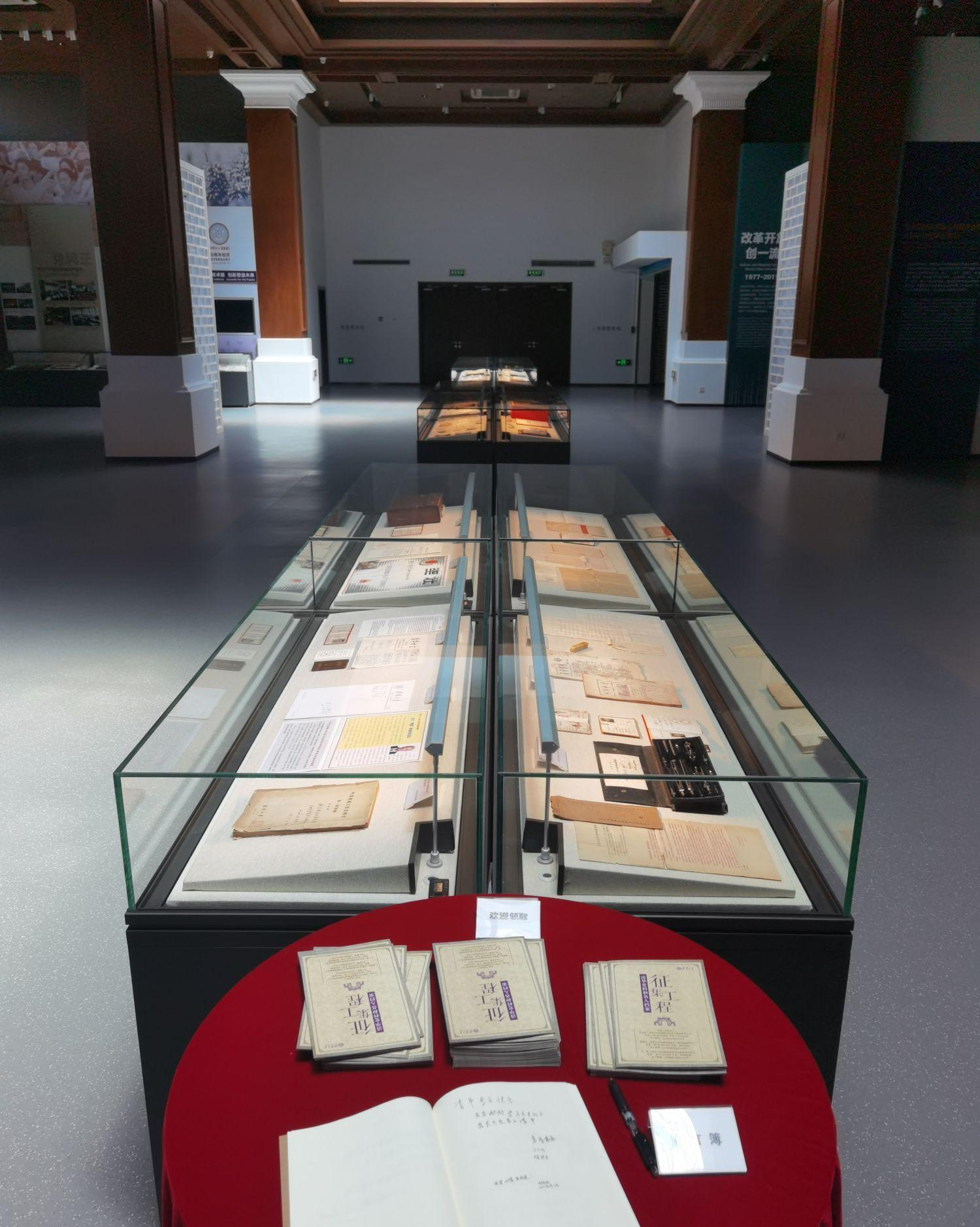 Empresa de exhibición de museo de vidrio de escritorio clásico personalizado 3