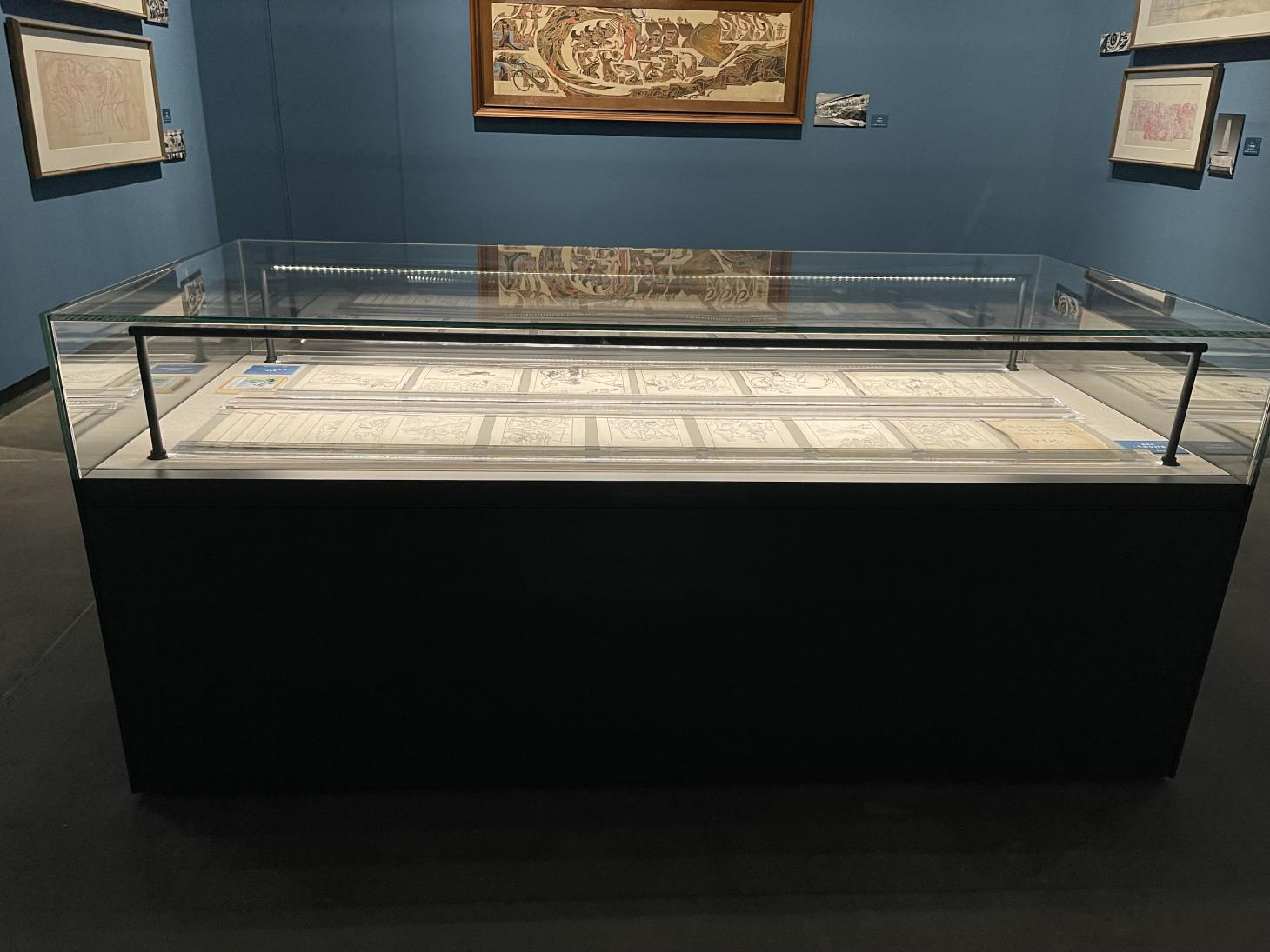 Gabinete de pared completo con diseño de escaparate de museo con vista personalizado 2
