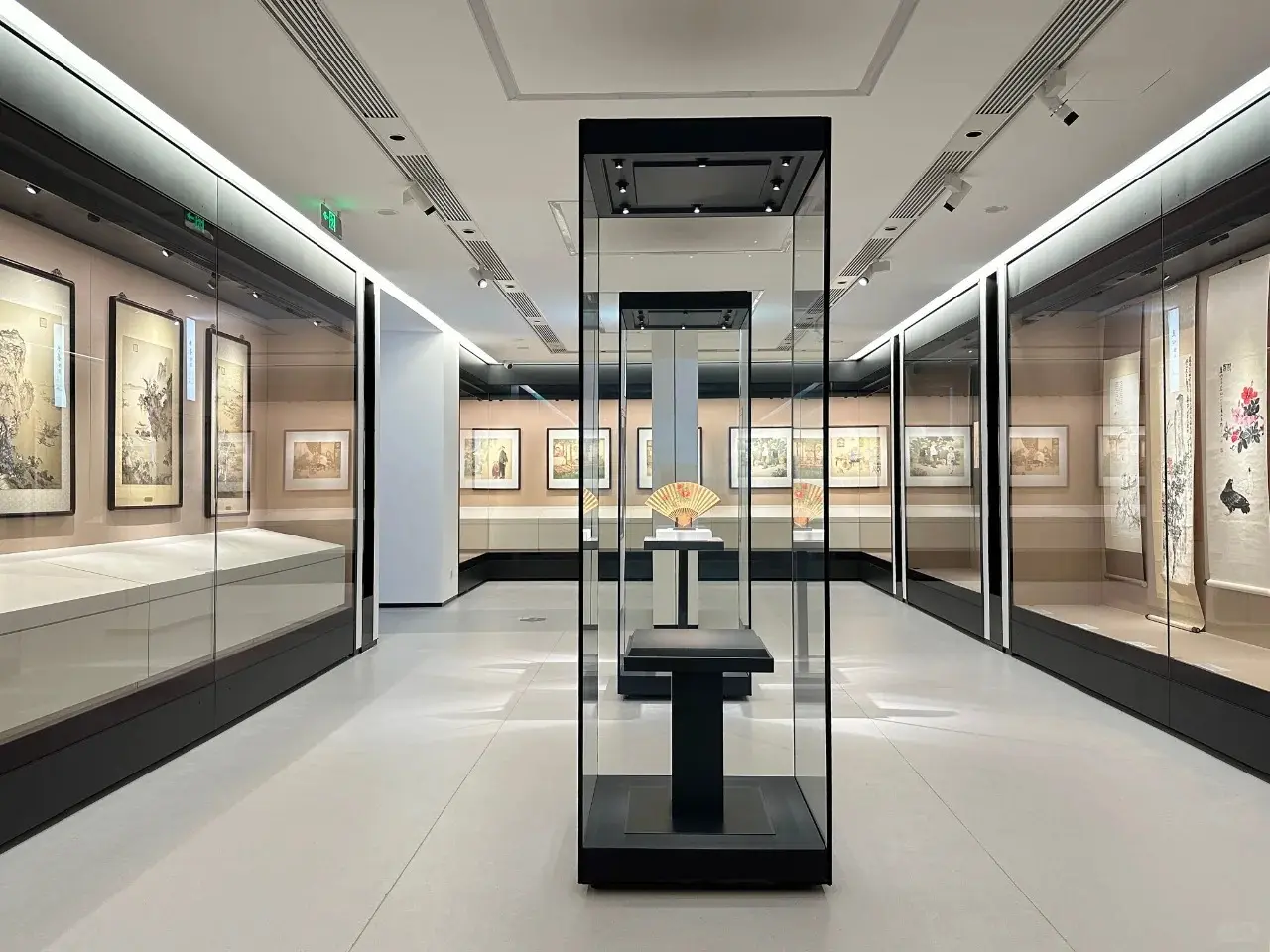 Retail Store Shelves and Displays Factory Direct Sale by LUXE Showcases 3