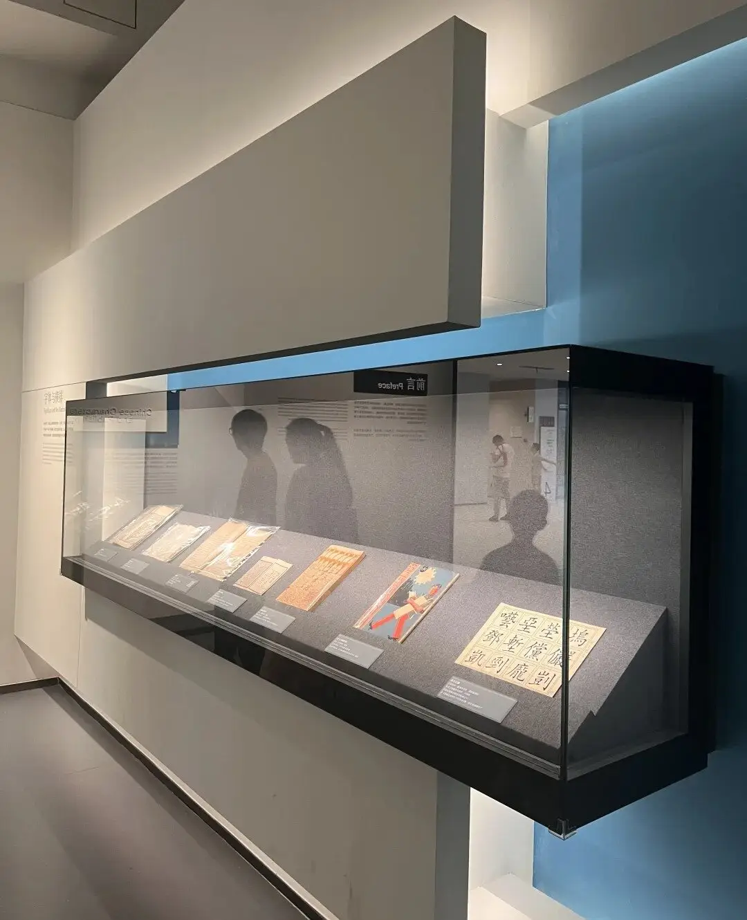 Top Commercial Display Cabinets for Business 2