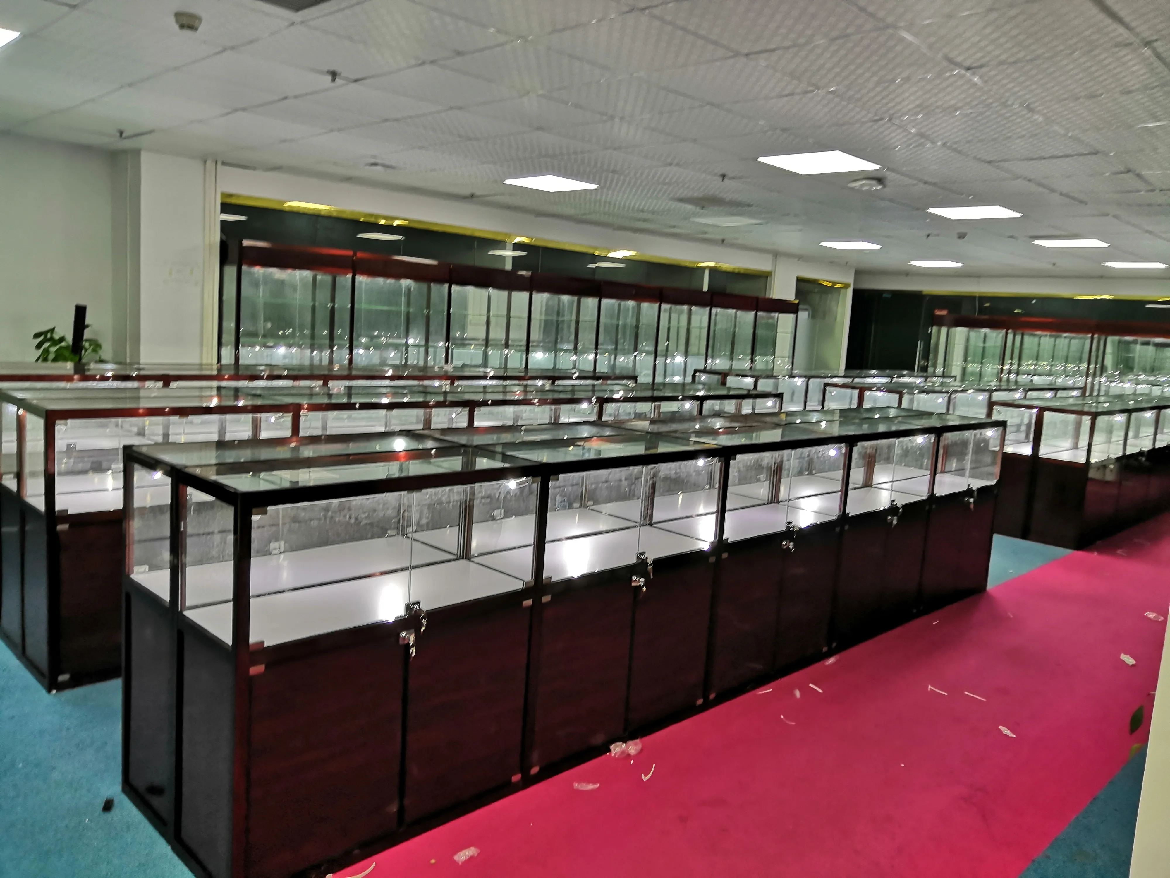 LUXE Showcases Large Glass Showcase 1.Free Design; 2.Value-added Services(provided Free Solution Concept); 3.Installation Instruction; 4. Take Measurements; 5. Professional After-sale ServiceSupply 1