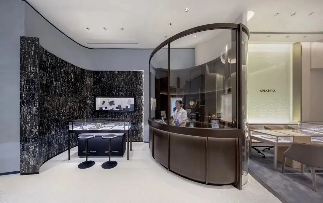 Retail Showcase Display LUXE Showcases by LUXE Showcases 4