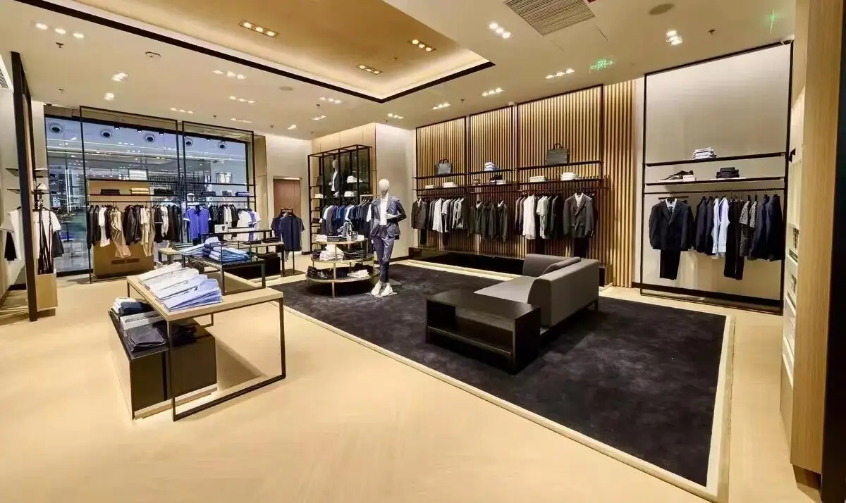 LUXE Showcases Display Cases for Retail Stores LUXE ShowcasesManufacturer 2