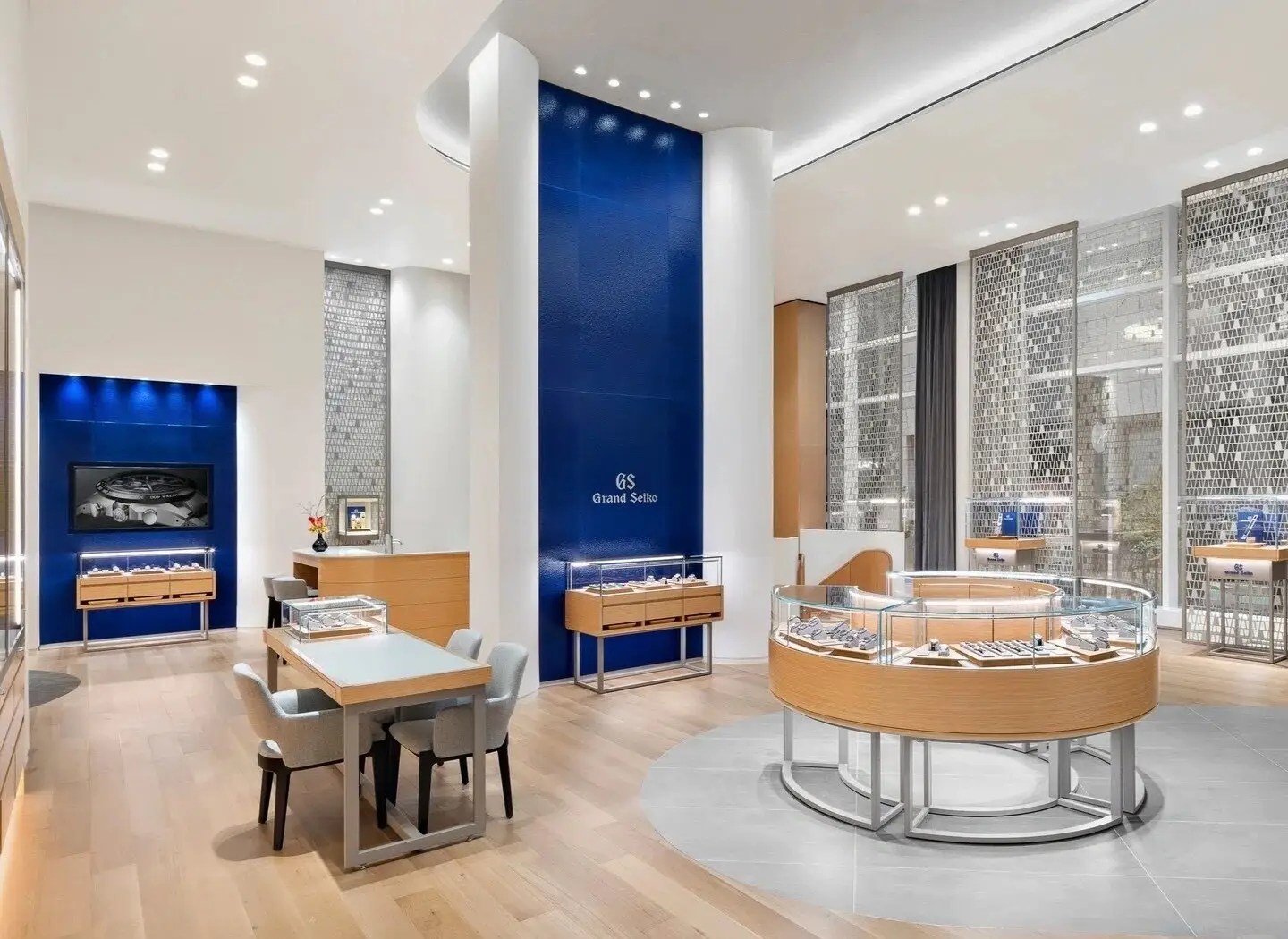 Enhance Your Brand with Professional Watch Display Showcase Strategies 1