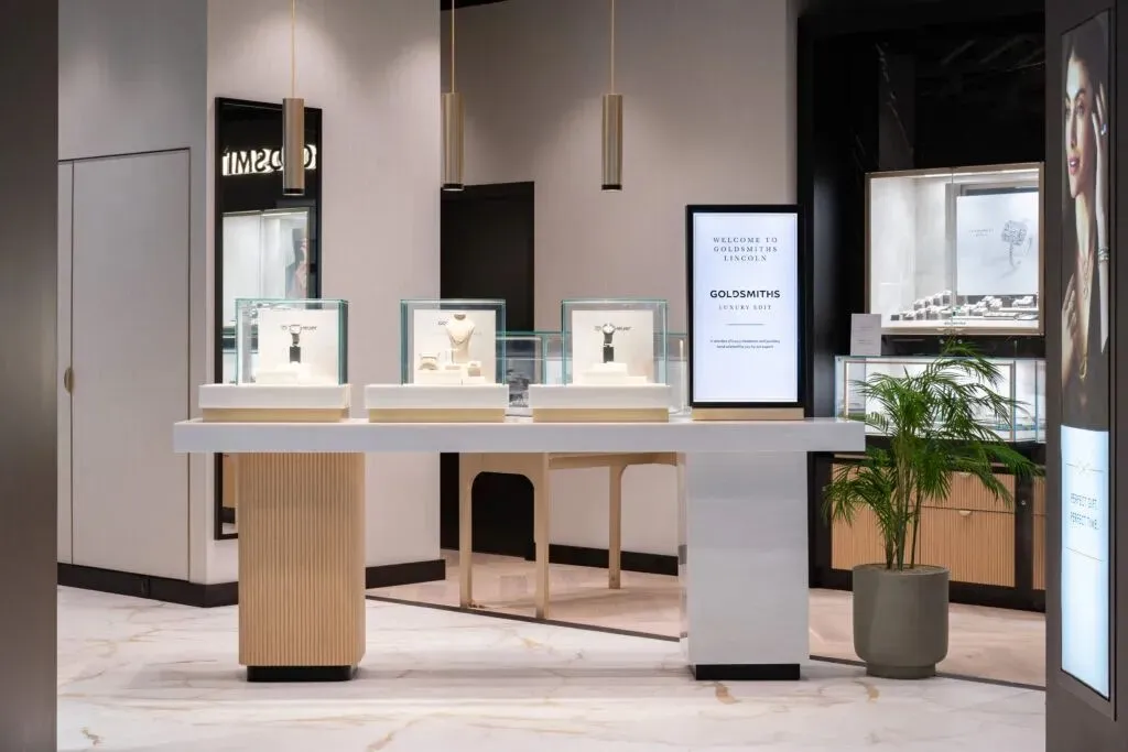 Luxury Watch Display Showcase Glass Showcase Cabinet Custom Store Design Decor 1