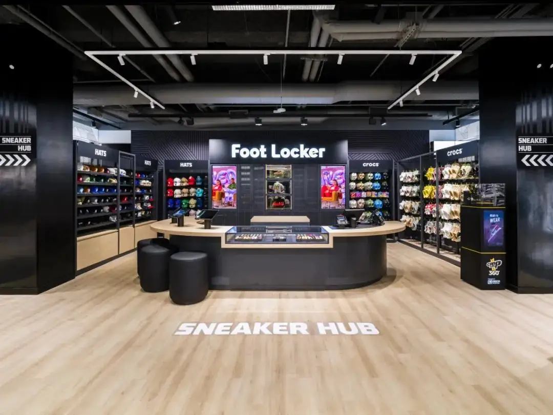 Commercial Glass Display Cases 10 Professional Design Team(space Designer by LUXE Showcases 5
