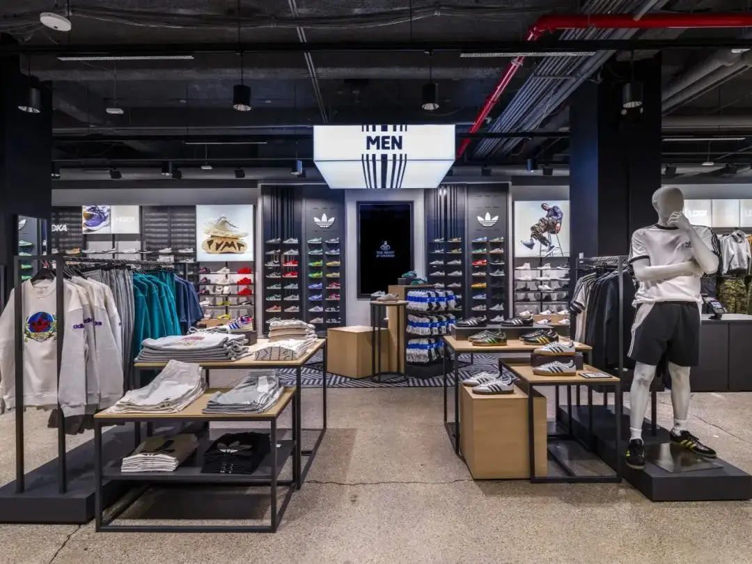 Commercial Glass Display Cases 10 Professional Design Team(space Designer by LUXE Showcases 3