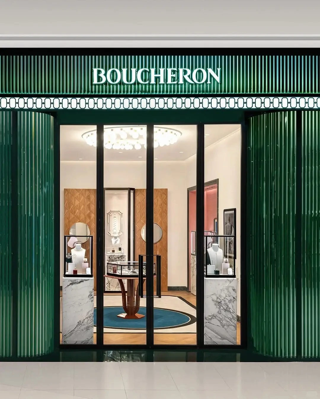 Bespoke High - End Jewelry Displays: Reimagining Boucheron Bangkok’s Design 1