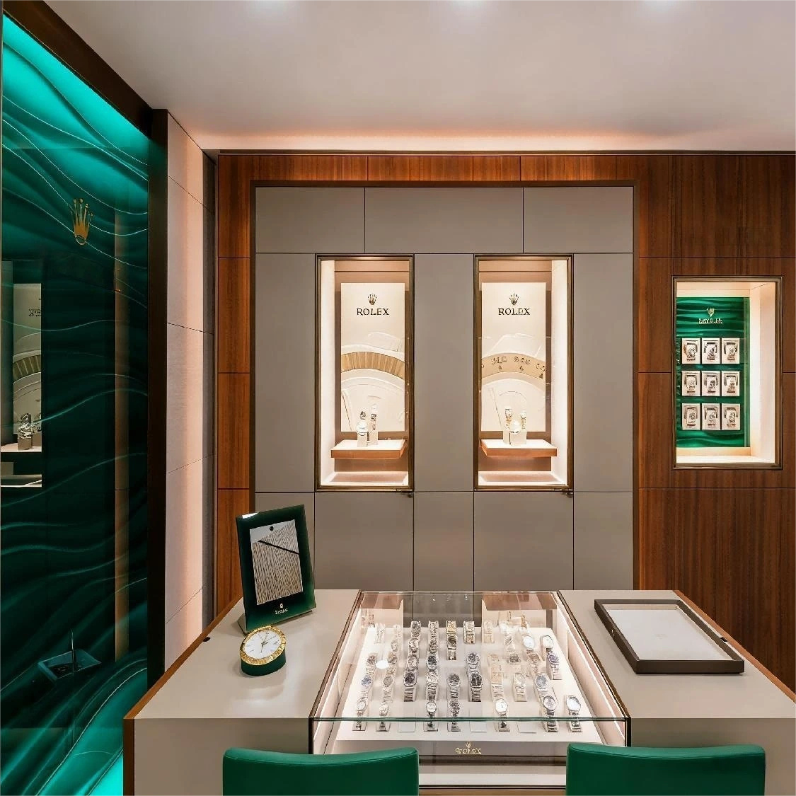 Custom Luxury Watch Display Cabinets for Rolex-Level Jewelry Retail: Elevate Your Brand with Bespoke Showcases 1