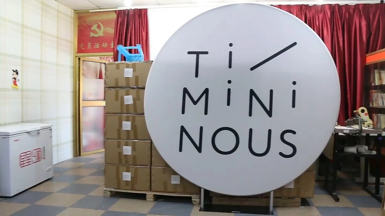 TJ Brand - Soporte redondo para pancarta de tela tensada con base de placa de hierro 1