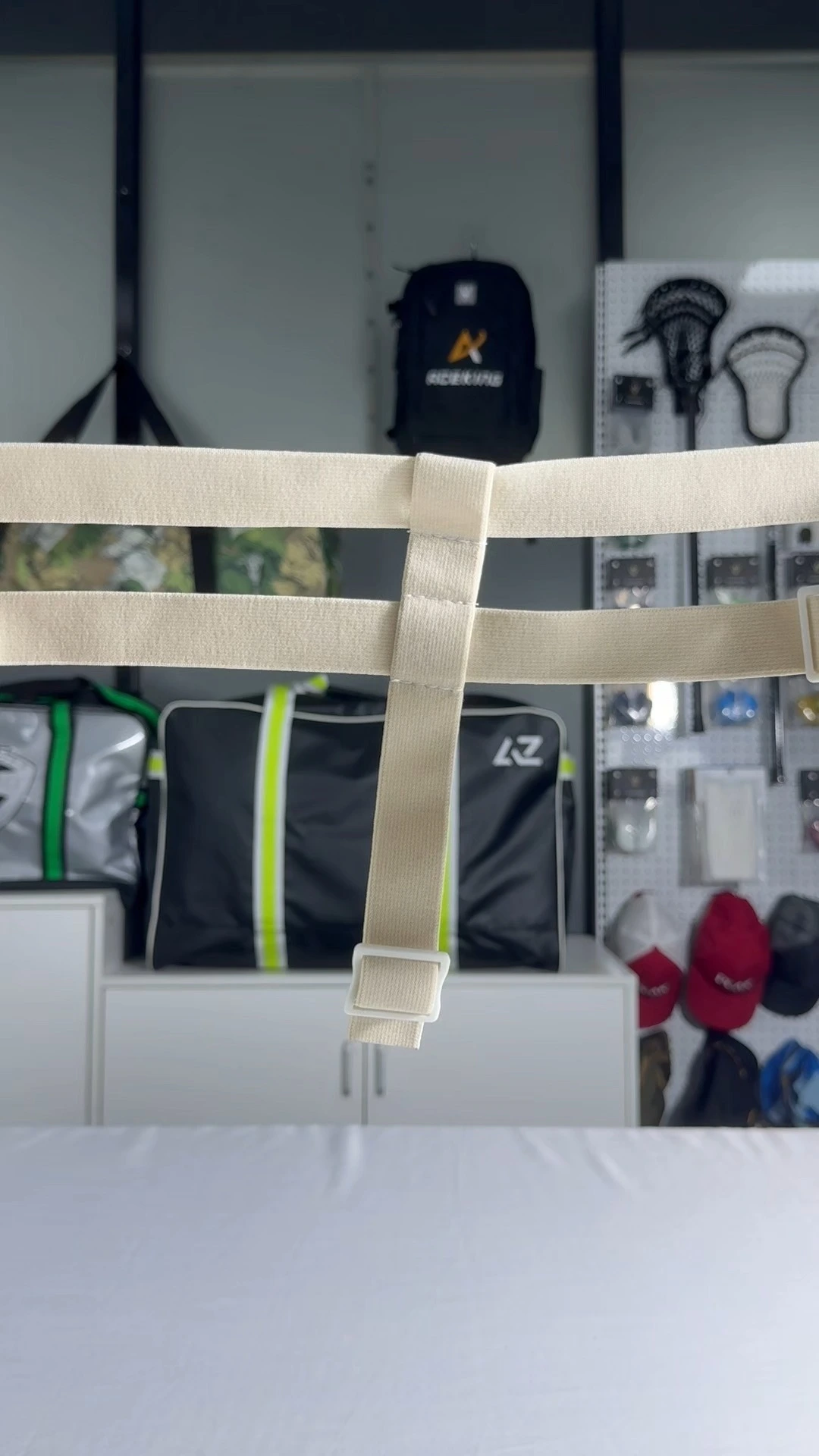 Masque de gardien de but réglable Faire de 5 points, Système de sangle de plaque arrière de remplacement universel pour les casques gardiens de hockey sur glace, sangles élastiques durables avec des boucles enclen 1