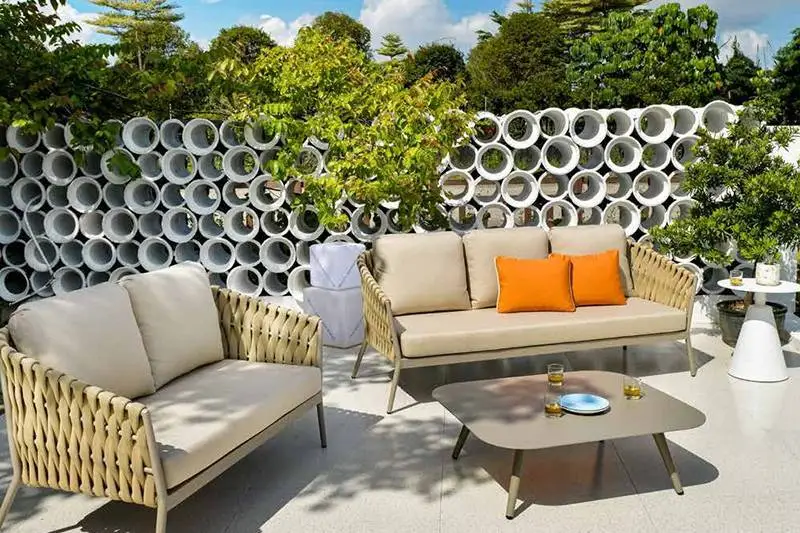 Sariirta Sofa oo leh Xarig tolsan oo dhar ah & Qaabka Tabe ee aluminium 1