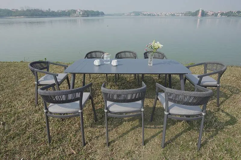 Terrassenmöbel-Set mit ausziehbarem Aluminium-Esstisch für den Außenbereich 1
