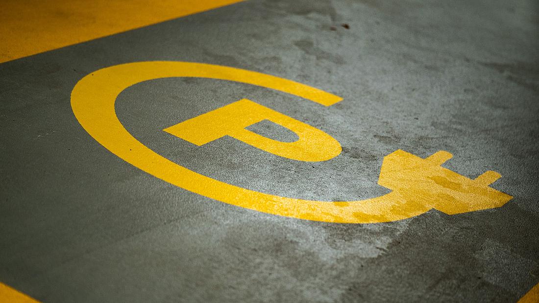 Mass production of new 4680 lithium-ion batteries 1