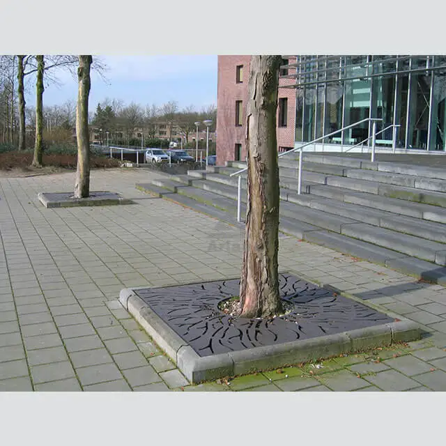 Galvanized Steel Tree Covered Grate 1