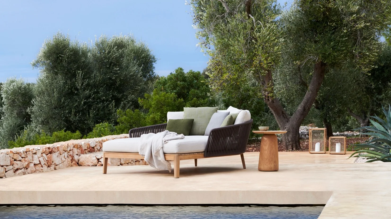 outdoor rattan furniture sunbed 1