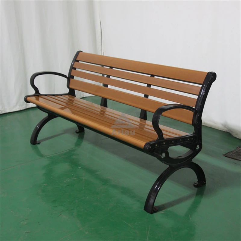 Se venden bancos antiguos de madera para exterior de hierro fundido 1