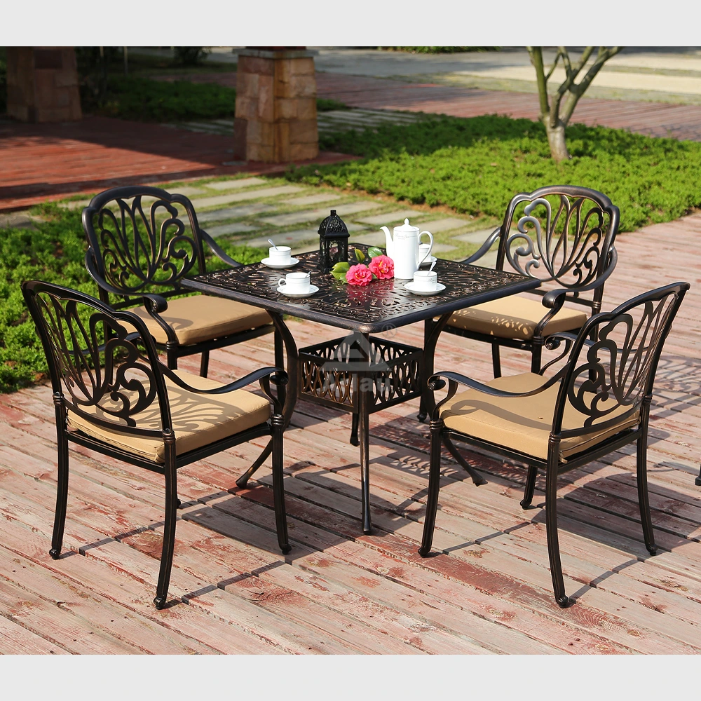 Juego de comedor para exterior de aluminio fundido negro, 5 piezas, mesa y sillas para patio 1