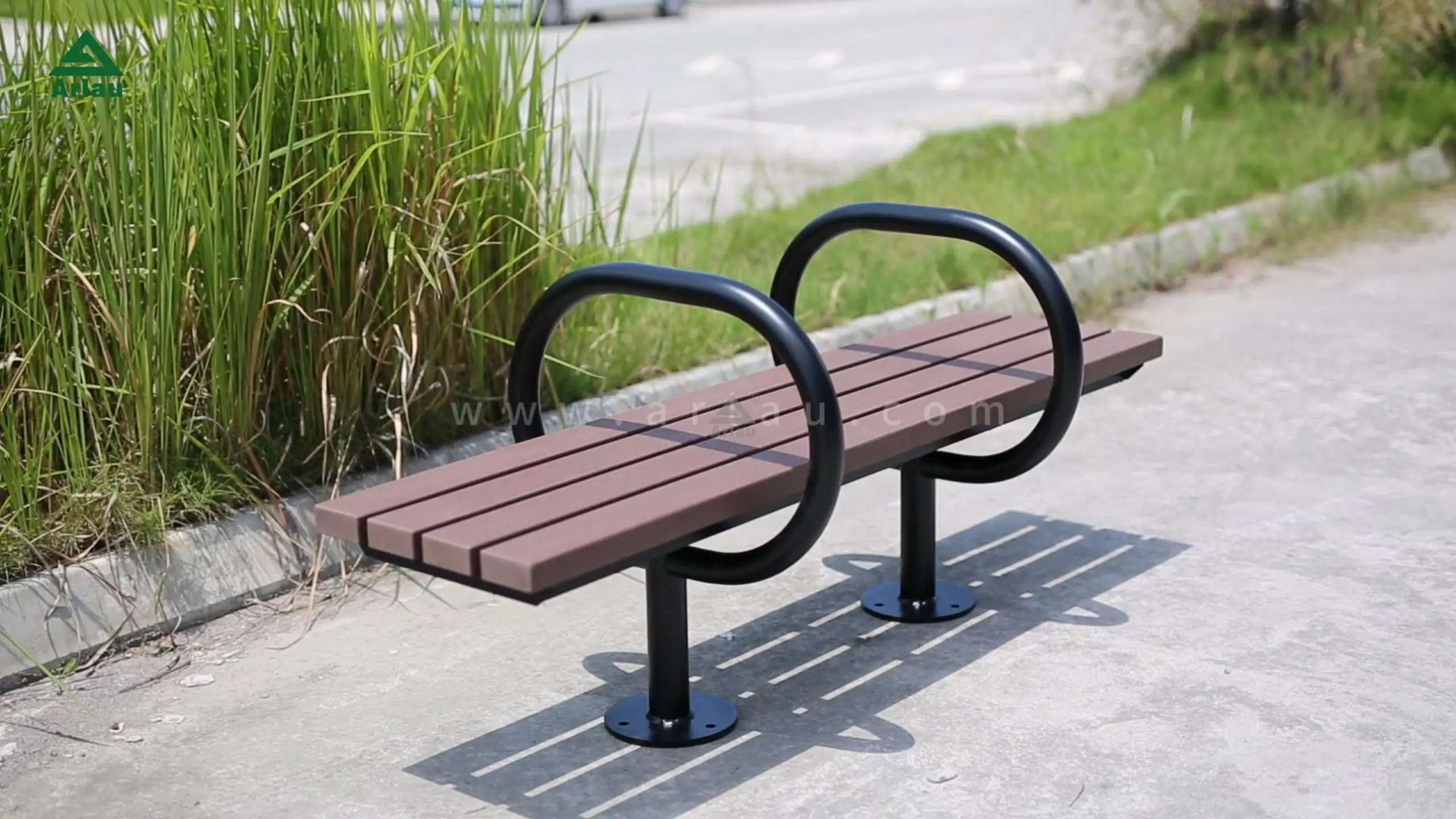 Banco de madera de acero impermeable al aire libre con banco de estilo moderno sin respaldo 1