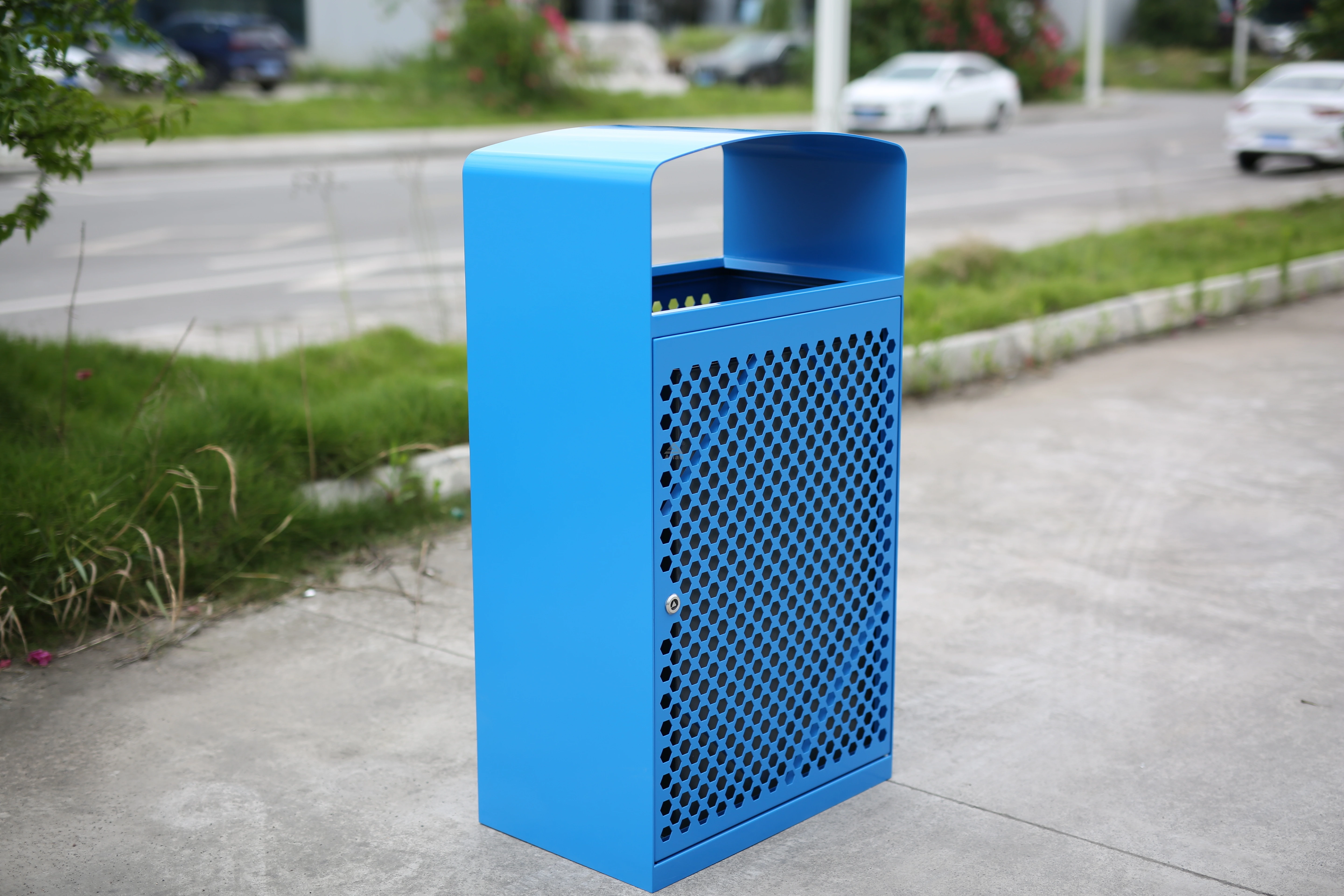 Batón de basura de 60 galones al aire libre de alta calidad, fácil de limpiar y operar 1