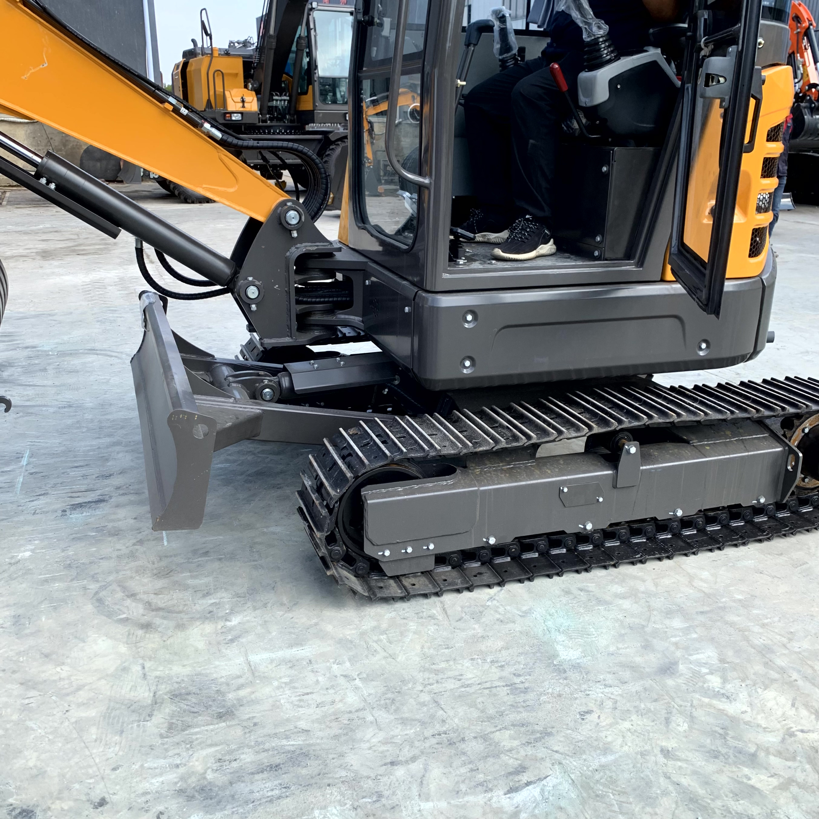 Pelle compacte pour la construction – Machine puissante, durable et polyvalente 3