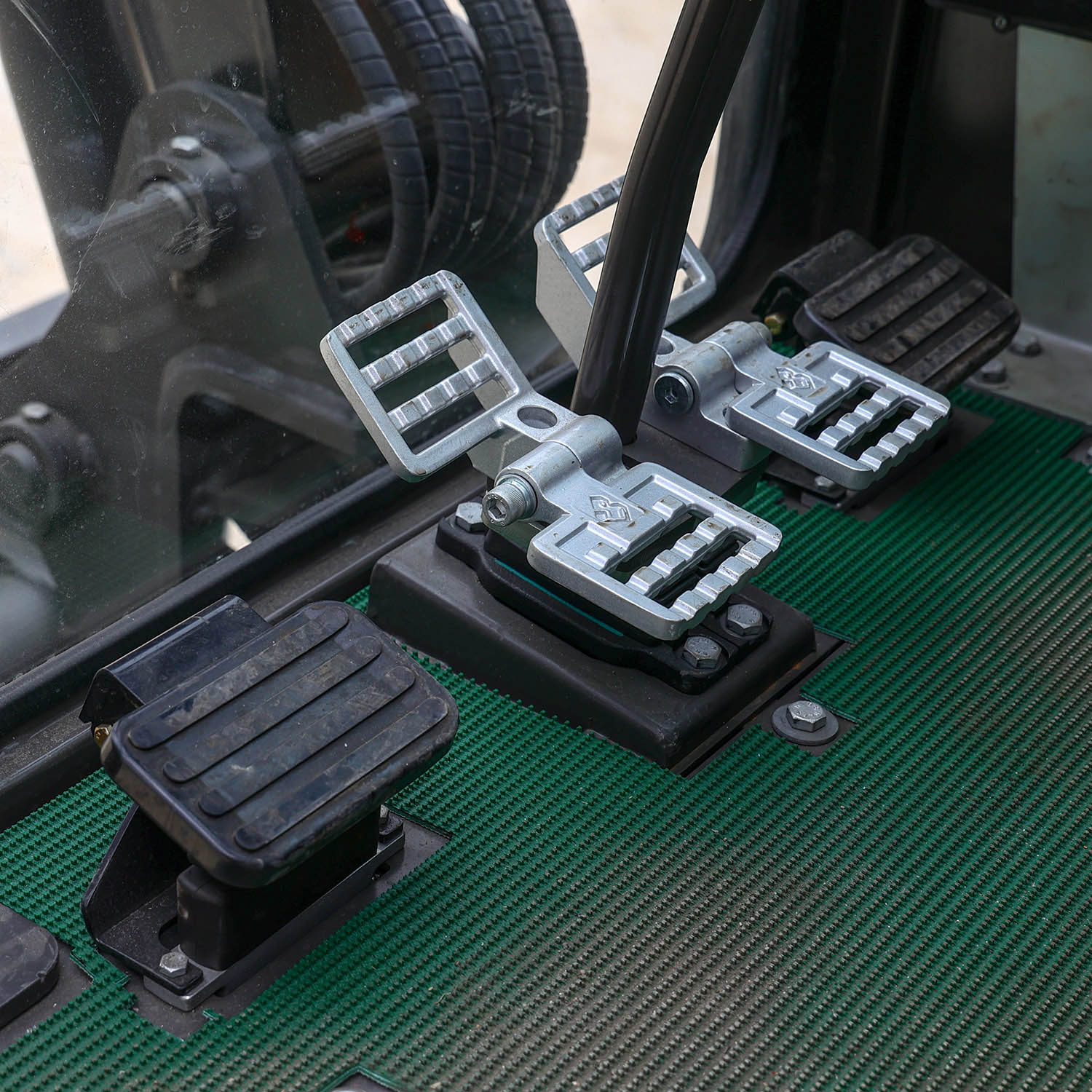 Pelle compacte haute performance de 3 tonnes, idéale pour la construction et l'aménagement paysager 6