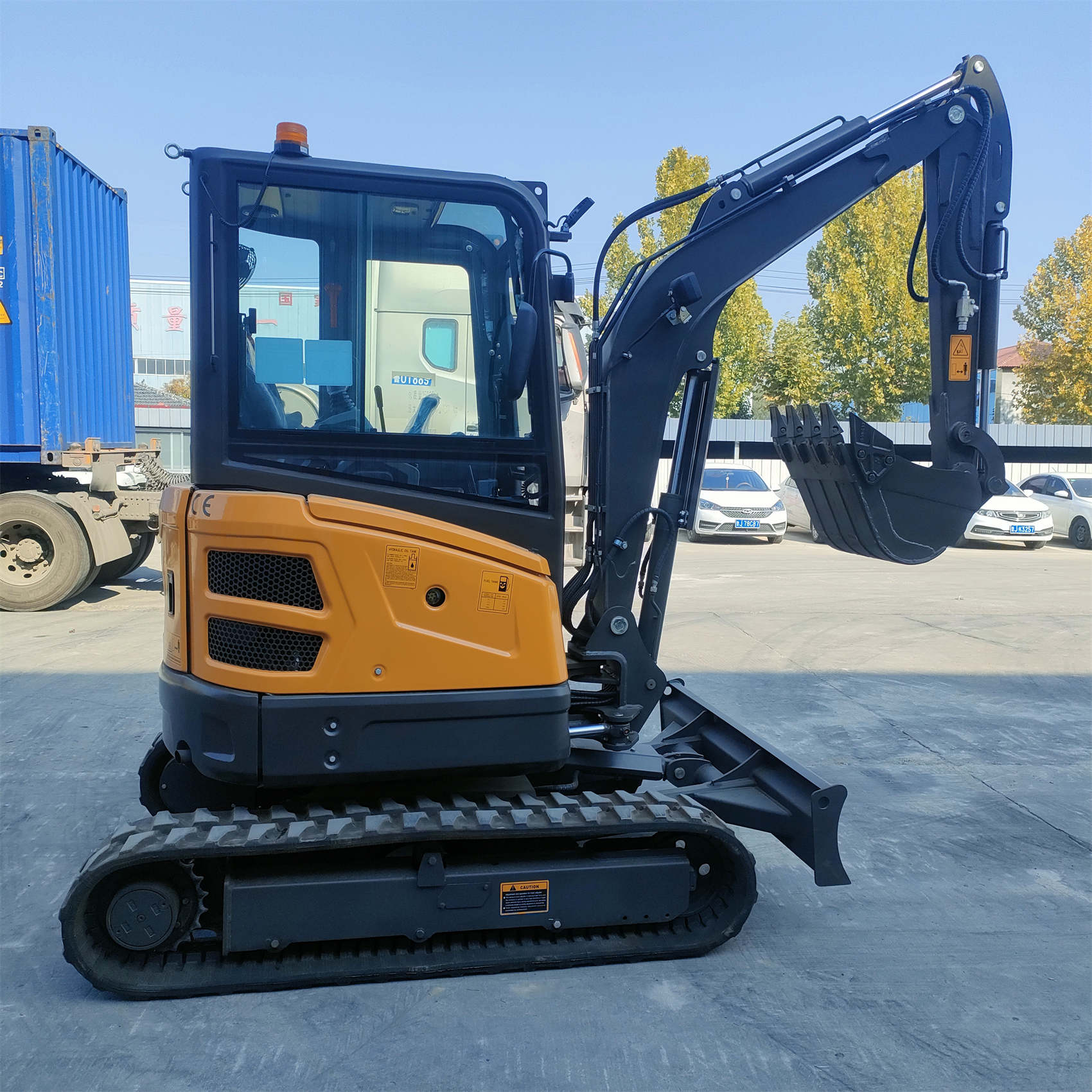 Pelle compacte haute performance de 3 tonnes, idéale pour la construction et l'aménagement paysager 3
